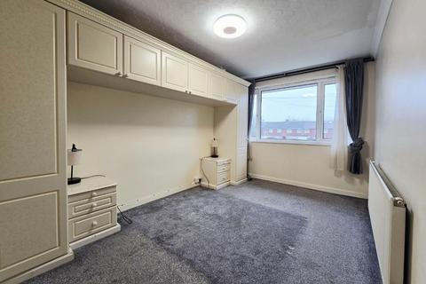 2 bedroom flat to rent, Southmead Crescent, Waltham Cross EN8