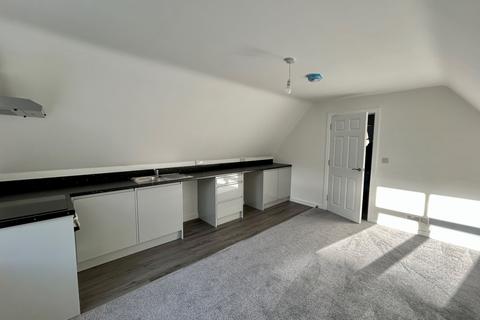 2 bedroom flat to rent, NEW MODERN TWO BEDROOM SECOND FLOOR FLAT LOCATED IN BOSCOME PRECINCT/CHRISTCHURCH ROAD