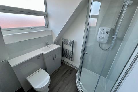 2 bedroom flat to rent, NEW MODERN TWO BEDROOM SECOND FLOOR FLAT LOCATED IN BOSCOME PRECINCT/CHRISTCHURCH ROAD