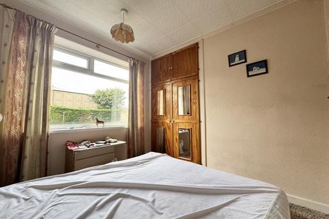 2 bedroom semi-detached bungalow for sale, Austhorpe Lane, Leeds