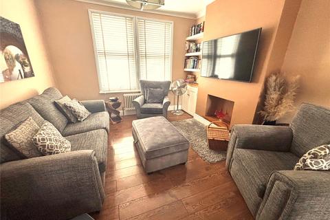 3 bedroom terraced house for sale, Heath Road, Romford RM6
