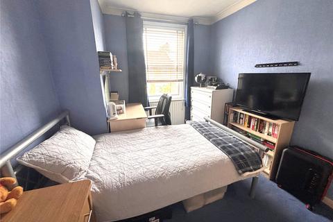 3 bedroom terraced house for sale, Heath Road, Romford RM6