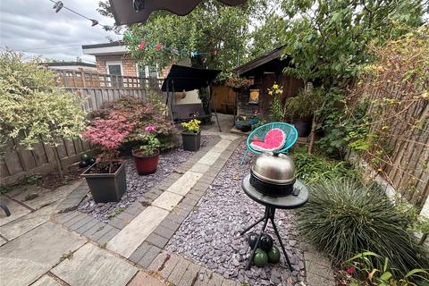 3 bedroom terraced house for sale, Heath Road, Romford RM6