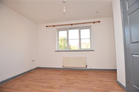 3 bedroom terraced house for sale, Westfield Gardens, Romford RM6