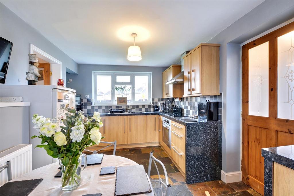 Kitchen 1.jpeg
