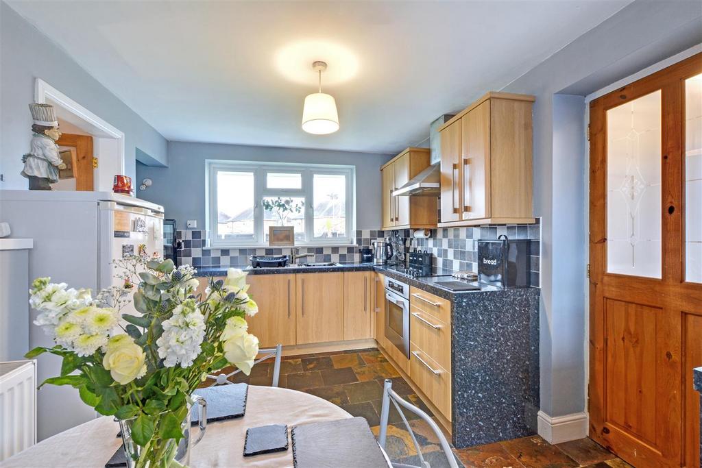 Kitchen 2.jpeg