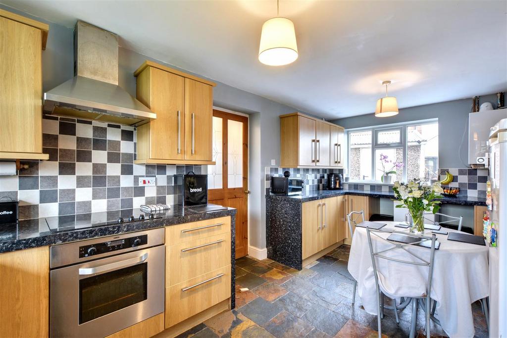 Kitchen 5.jpeg