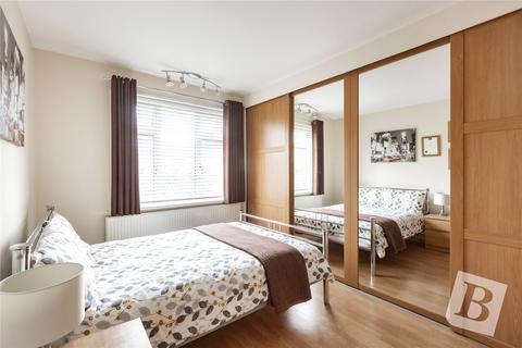 3 bedroom terraced house for sale, Hathaway Gardens, Romford RM6