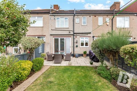 3 bedroom terraced house for sale, Hathaway Gardens, Romford RM6
