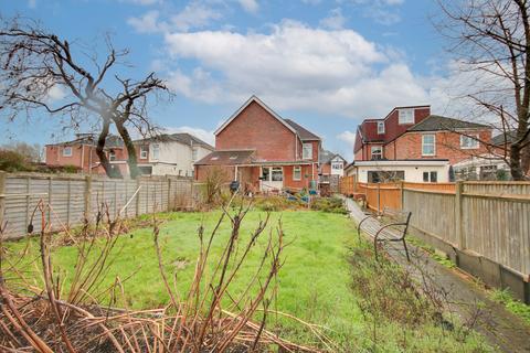 3 bedroom semi-detached house for sale, BITTERNE PARK! NO FORWARD CHAIN! POTENTIAL TO IMPROVE!