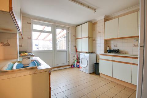 3 bedroom semi-detached house for sale, BITTERNE PARK! NO FORWARD CHAIN! POTENTIAL TO IMPROVE!