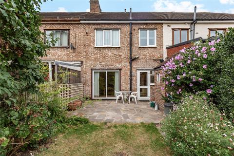 3 bedroom terraced house for sale, Mansted Gardens, Romford RM6