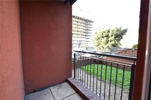 1 bedroom apartment for sale, Royal Crescent, Ilford IG2