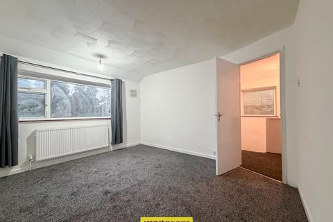 3 bedroom semi-detached house to rent, Hayhurst Road Luton LU4 0DA