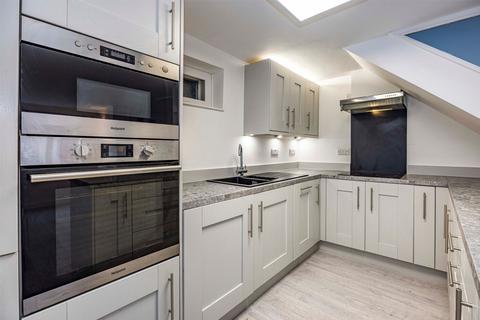 3 bedroom semi-detached house to rent, Lenton Avenue, Nottingham, NG7