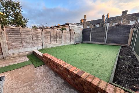 3 bedroom terraced house for sale, Kenneth Road, Romford RM6