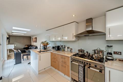 4 bedroom detached house for sale, Kingfisher Close, Northwood HA6