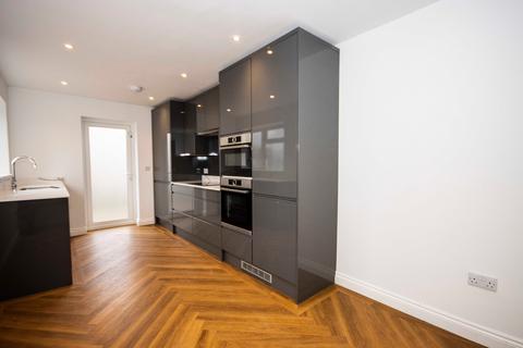 3 bedroom apartment for sale, Havergate House, Northwood HA6