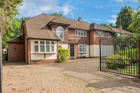 Ducks Hill Road, Northwood HA6