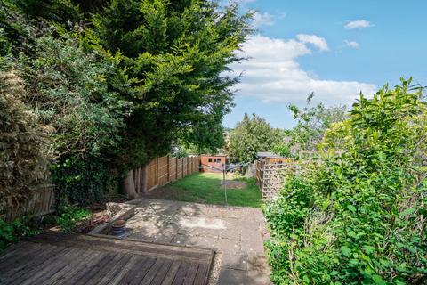 3 bedroom semi-detached house for sale, Vivian Close, Watford WD19
