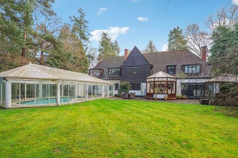 5 bedroom detached house for sale, Woodside Walk, Northwood HA6