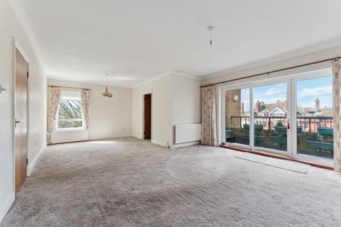 3 bedroom flat for sale, Northwood HA6
