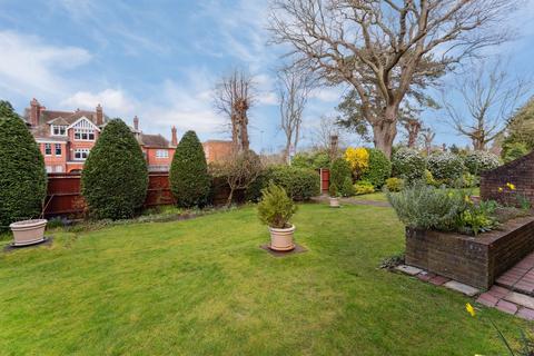 3 bedroom flat for sale, Falcon Close, Northwood HA6