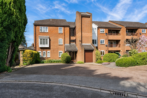 Falcon Close, Northwood HA6