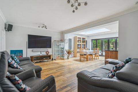 4 bedroom detached house for sale, Brookdene Avenue, Watford WD19