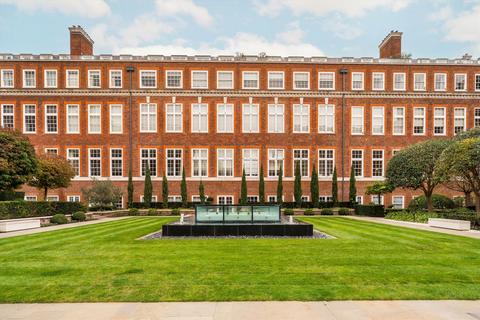 Duchess Of Bedfords Walk, London W8