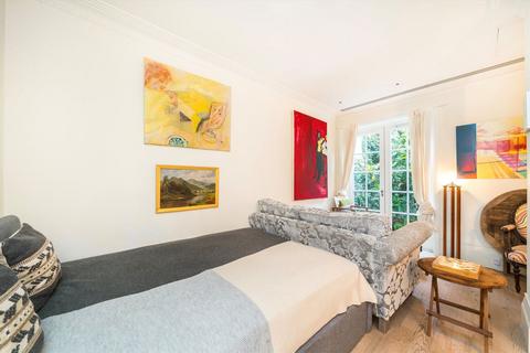 undefined, Duchess Of Bedfords Walk, London W8