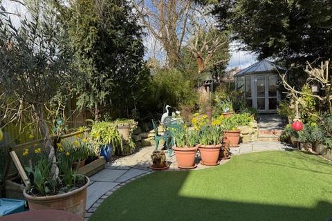 4 bedroom semi-detached house for sale, Northwood Hills, Northwood HA6