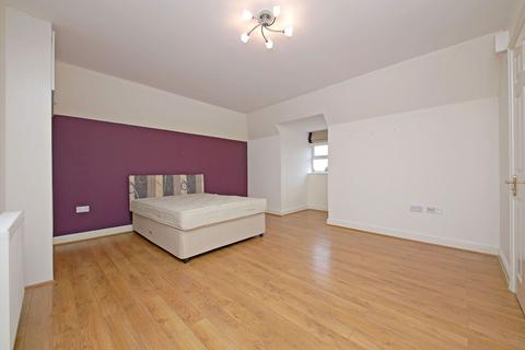 2 bedroom apartment for sale, Latimer Place, Northwood HA6