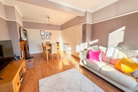3 bedroom terraced house to rent, Thornhill Avenue, Plumstead, London, SE18 2HR