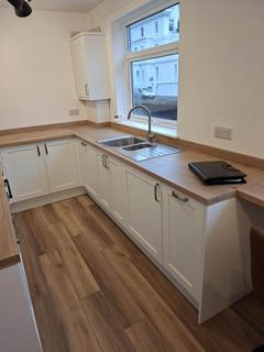 3 bedroom flat to rent, Devonshire Place, Eastbourne