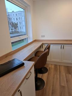 3 bedroom flat to rent, Devonshire Place, Eastbourne