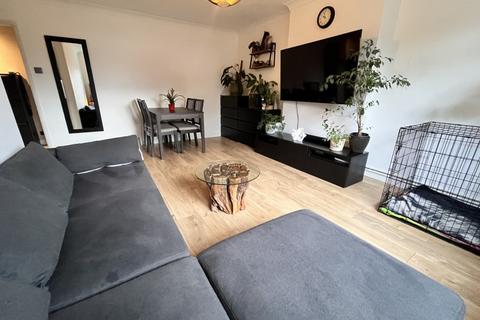 2 bedroom maisonette to rent, Chesterfield Road, Ashford TW15