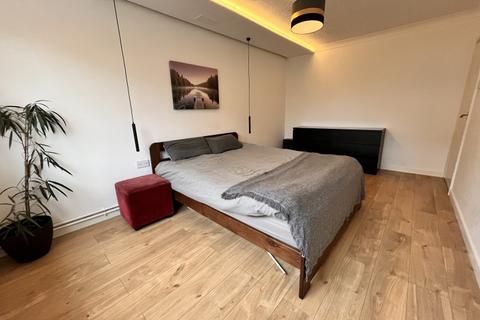 2 bedroom maisonette to rent, Chesterfield Road, Ashford TW15