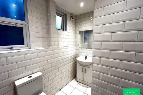 Studio to rent, Princes Avenue, Muswell Hill
