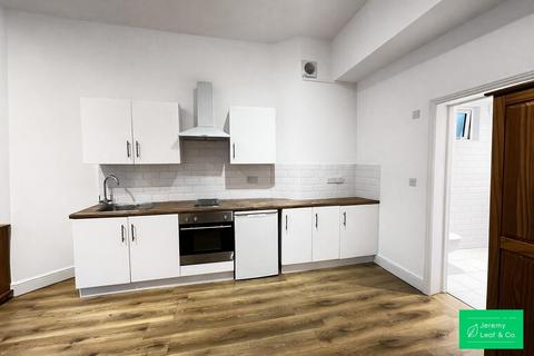 Studio to rent, Princes Avenue, Muswell Hill