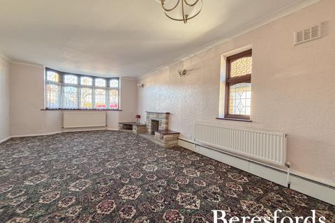 3 bedroom bungalow for sale, Dorkins Way, Upminster, RM14