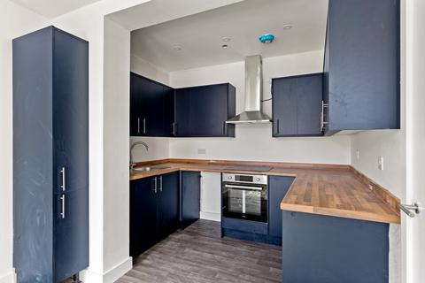 2 bedroom flat to rent, Dover Road, Folkestone, CT19