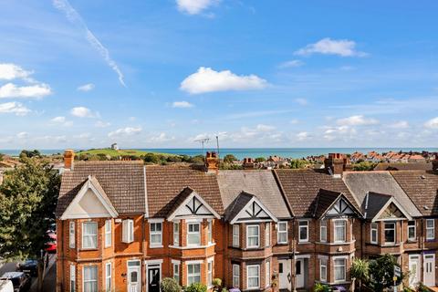 2 bedroom flat to rent, Dover Road, Folkestone, CT19