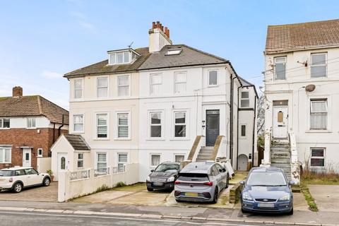 2 bedroom flat to rent, Dover Road, Folkestone, CT19