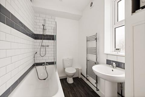 2 bedroom flat to rent, Dover Road, Folkestone, CT19