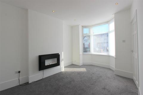 2 bedroom terraced house to rent, North Road, Darlington