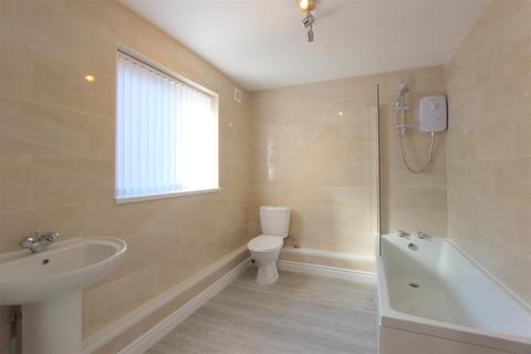 2 bedroom terraced house to rent, North Road, Darlington