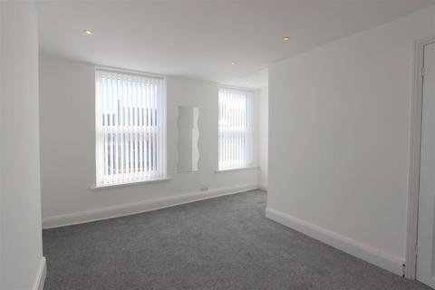 2 bedroom terraced house to rent, North Road, Darlington