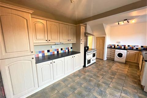 4 bedroom terraced house to rent, Pettycot Crescent, Gosport PO13