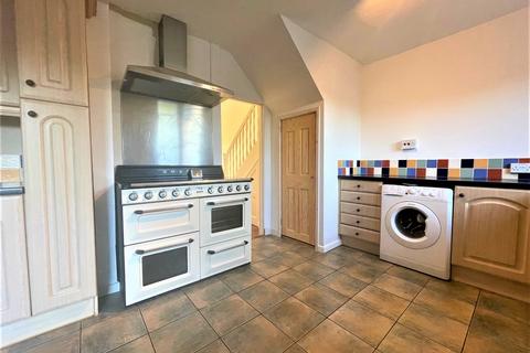 4 bedroom terraced house to rent, Pettycot Crescent, Gosport PO13